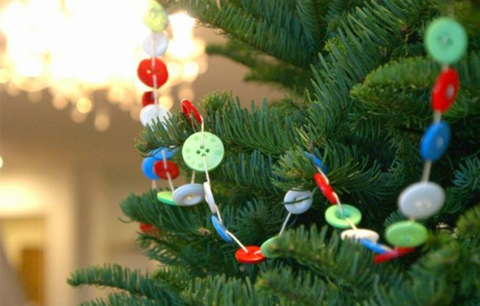 DIY Christmas Garland Made of Buttons