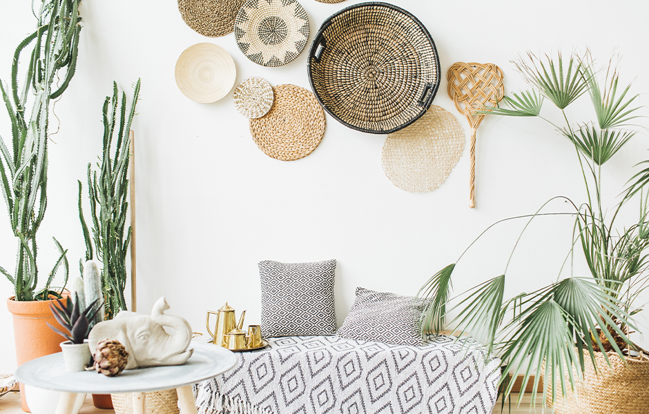 10 Creative Ideas for Your Living Room Wall Decor | Southern Motion